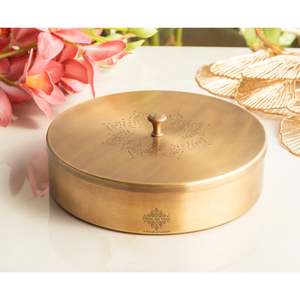 Caja de Joyería Multiusos de Latón Puro con Grabado Antiguo y Diseño Elegante - Product Image 1