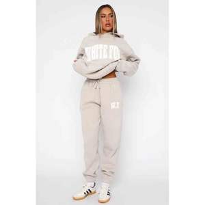 ชุดวอร์มผู้หญิงแบบ 2 ชิ้น ผ้าทึบ ปักลาย สำหรับฤดูหนาว แบบสั่งทำพิเศษ - Product Image 1