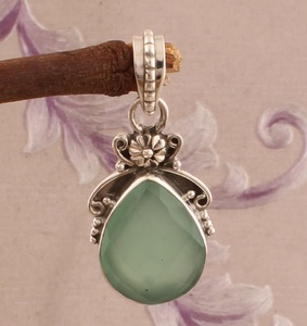Pendentif en argent sterling Aqua Calcedony en forme de poire Bijoux artisanaux en pierres précieuses Cadeau élégant pour elle - Product Image 5