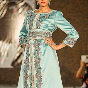 Caftan en soie et tissu imprimé en deux pièces avec broderie et dentelle convient parfaitement aux vêtements islamiques. - Product Image 1