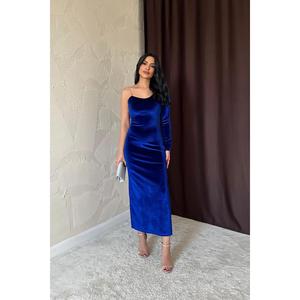 Robe fourreau asymétrique Saks avec strass et bretelles, taille naturelle, vente en gros - Product Image 4