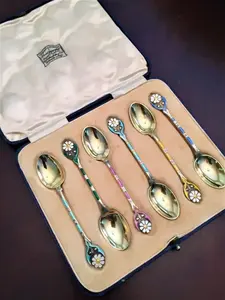 Cubiertos de diseñador hechos a mano con cucharas de decoración Juego de comedor Premium Perfecto para casas elegantes Cocinas y decoración de mesa - Product Image 3