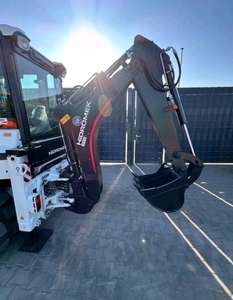 รถตักล้อยางไฮโดรมีค รุ่น HMK62SS ขับเคลื่อน 4 ล้อ ขนาดเล็ก พร้อมระบบขับเคลื่อนแบบสกิดสเตียร์ ประสิทธิภาพสูง - Product Image 6