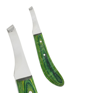 Premium Farrier Hoof Knife Horse Hoof Trimming Hoja curva Hoof Knife Mango de madera de acero inoxidable para veterinarios - Product Image 6