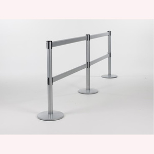 Poteau de file d'attente en acier inoxydable de qualité commerciale avec crochet pivotant à 360 et base robuste pour une stabilité maximale - Product Image 1