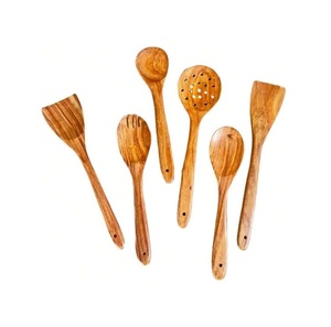 Cuillère en bois naturel 100% durable avec un design élégant Cuillère de cuisine en bois magnifiquement conçue - Product Image 1