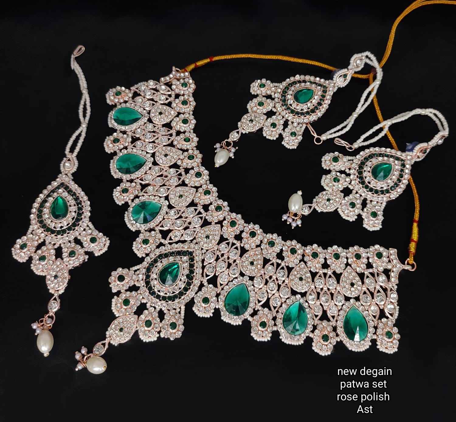 สีเขียว