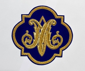 Emblème d'église liturgique mariale brodé à la main pour vêtements cousus sur velours bleu marine - Product Image 6