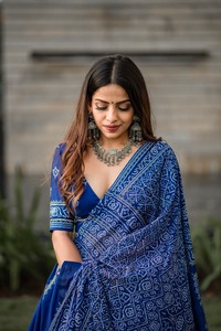 FashionHarbour vente en gros de style Bollywood Bandhani impression numérique Lehenga Choli vêtements ethniques indiens bon marché pour les femmes - Product Image 3