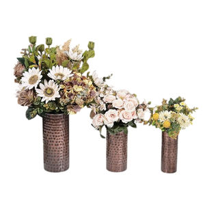 Florero de Metal de hierro decorativo para el hogar de diseño estándar, florero martillado a mano, pieza central Floral para decoración de esquinas - Product Image 1