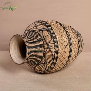 Jarrón Moderno con Núcleo de Bambú Natural y Cubierta de Pasto Marino Tejida a Mano, Decoración Ecológica para Mesa - Product Image 1