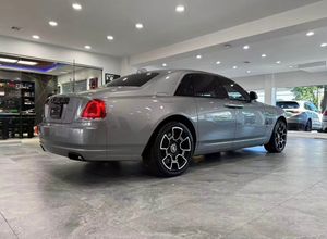 2018 ROLLS-ROY CE GHOST BLACK BADGE 6.6L TWIN -TURBO V12 RWD 563HP ESSENCE TRANSMISSION AUTOMATIQUE 5 PLACES D'OCCASION - Product Image 4