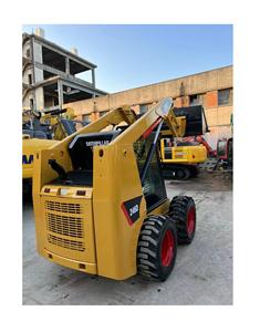 Chargeuse compacte à roues Cat d'occasion Charge nominale de 4 tonnes Moteur Caterpillar Modèle 2015 Excellent état Composants de base inclus - Product Image 4