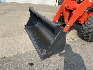 Chargeur sur pneus Kubota R430 2023 | Chargeur compact de 2.6 tonnes avec moteur diesel de 47.6 CV | Équipement de construction et agricole - Product Image 3