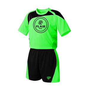 ชุดยูนิฟอร์มฟุตบอลคุณภาพดีที่สุด ออกแบบเองได้ ระบายอากาศได้ดี สวมใส่สบาย บริการ OEM สำหรับผู้เล่นชาย กางเกงขาสั้น ป้องกันแบคทีเรีย กันน้ำ - Product Image 4