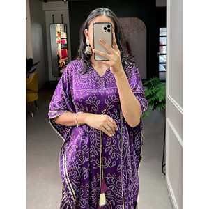 ชุดคาฟตันลายบันดานีสีม่วงสวยงาม ผ้าไหมบานาราซีและผ้าจอร์เจตต์ สไตล์ชุดปากีสถาน สำหรับงานเทศกาลแบบดั้งเดิม - Product Image 1