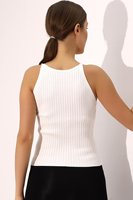 Camiseta sin mangas de punto con cuello Halter para mujer de moda diseñada para el verano Hecho de tejido de punto ligero y transpirable sin mangas