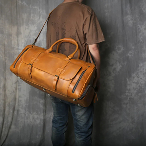 Sac de voyage en cuir marron avec fermeture à glissière pour les voyages - Product Image 1