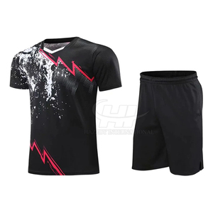 Tenue de tennis athlétique pour homme au style moderne, coupe confortable et performante, tissu respirant en polyester - Product Image 3