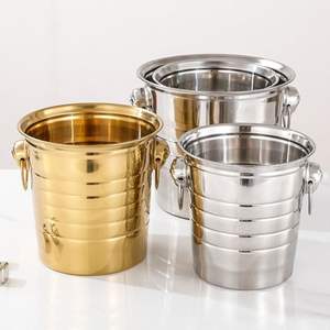 Cubo de hielo de acero inoxidable con mango ergonómico funcional para un servicio de bebidas seguro, cómodo y elegante - Product Image 5