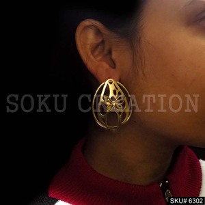 Pendientes grandes de mariposa ovalada, joyería de latón chapada en oro, diseño de gota, ajuste de bisel, tema religioso cristiano de moda SKU6302 - Product Image 1