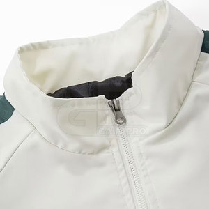 ชุดวอร์มผู้ชายสไตล์เรโทรพรีเมียม สำหรับลุคสตรีทและใส่ในช่วงฤดูร้อน ผ้าเนื้อนุ่ม ใส่สบาย เหมาะสำหรับใช้ในชีวิตประจำวัน - Product Image 3