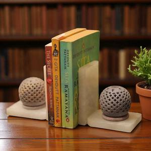 Premium Handmade Beacon 2.0 Serre-livres en marbre Ensemble de porte-livres en pierre solide pour la décoration moderne de la maison et de l'espace de travail - Product Image 1