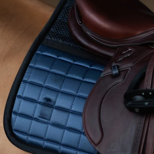 Tapis de selle anglais durable avec tissu matelassé doux et rembourré pour un confort Design respirant Tapis de selle OEM pour équipement équestre - Product Image 3