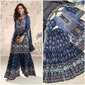 Ensemble élégant de sharara kurta en soie chinon avec dupatta, imprimé numérique, travail avec de vrais miroirs et pierres, travail manuel, dernier travail lourd - Product Image 2