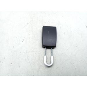 ตะขอเกี่ยวเข็มขัดนิรภัยเบาะหลัง VOLKSWAGEN Transporter T5 Series (03>09) รุ่น 7H0857740 - Product Image 1