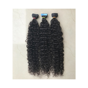 Fournisseur en stock en vrac vendant des cheveux de qualité exceptionnelle 100% bruts non transformés indiens Kinky Curly Tape Extensions de cheveux humains à vendre - Product Image 1