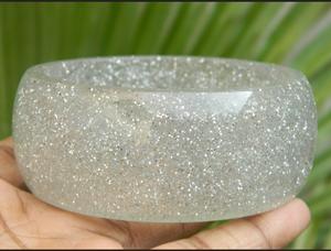 Último elegante brazalete de moda de resina brillante de plata para mujer estilo de fiesta clásico - Product Image 2