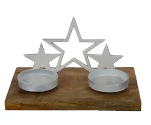 लकड़ी के आधार पर सफेद रंग के साथ एल्यूमिनियम स्टार और टी-लाइट, बिक्री के लिए अनुकूलित भारतीय हस्तशिल्प टेबल सजावटी उपहार