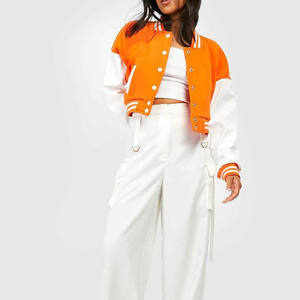 Veste universitaire pour femmes, logo personnalisé, taille plus, corps en laine, manches en cuir véritable, patch en laine, broderie en chenille - Product Image 4