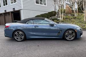 BMW M850i xDrive Cabriolet d'occasion de 2019, environ 19 100 milles, 523 ch, V8 biturbo, transmission intégrale, bleu métallisé Barcelone - Product Image 3