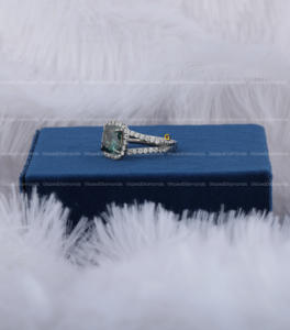 Increíble anillo de compromiso de Halo de Plata de Ley 925 con cojín cultivado en laboratorio y diamantes de claridad VVs de corte brillante redondo D incoloro - Product Image 3