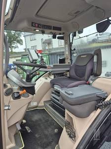 2017 TRACTOR FENDT 724 VARIO - Product Image 6