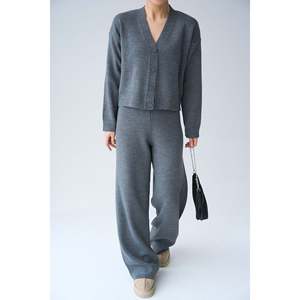 ชุดคาร์ดิแกนแขนยาวสีแอนทราไซต์ติดกระดุม - Product Image 3