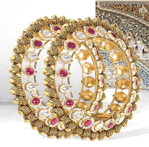 Bracelet en laiton avec de grands sertis circulaires de pierres de couleur émeraude et blanche. Disponible à prix de gros. - Product Image 2