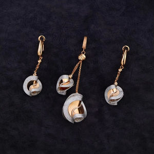 ชุดเครื่องประดับเพชรแฟชั่นสร้อยคอจี้สีขาวพร้อมต่างหูที่เข้ากัน - Product Image 1