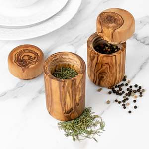 Ensemble de 2 outils pour herbes et épices en bois d'olivier, salière avec couvercle (10/12 cm) - Product Image 3