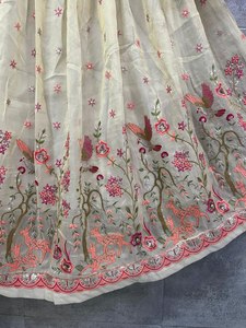Travail traditionnel indien de broderie en fausse georgette Lehenga Choli avec filet Dupatta vêtements de mariage fournisseur indien vêtements pakistanais - Product Image 2