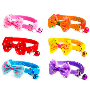 Collare Moderno di Lusso per Gatti e Cani con Elegante Fiocco, Campanello e Luci, Motivo a Pois, Nastro in Nylon/Poliestere, Stile Carto - Product Image 4