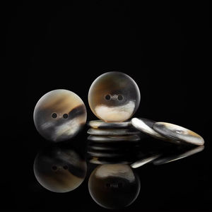 Botones de Cuerno de Búfalo Natural al por Mayor, Acabados y Coloridos para Accesorios de Ropa, Alta Calidad - Product Image 1