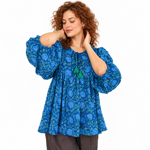 Blouse Courte d'Été Décontractée à Col Rond en Coton Pur, Imprimée à la Main au Bloc, Style Bohème à Motifs Floraux, Manches Bouffantes et Pompons, Fabriquée en Inde - Product Image 2