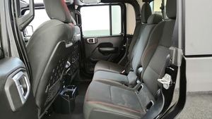CAMIONETA GLADIATOR RUBICON 2020 HP 285 TRACCIÓN EN LAS CUATRO RUEDAS TRANSMISIÓN AUTOMÁTICA USADA EN EXCELENTES CONDICIONES - Product Image 3