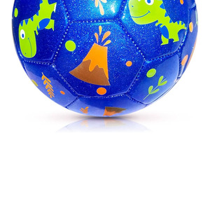 Ballon de football pour enfants avec motif de dinosaure de dessin animé, design durable avec toucher doux, graphismes lumineux et ludiques, inspire le plaisir actif pour les jeux et les matchs - Product Image 6