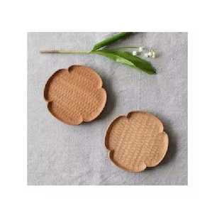 Ensemble de 4 sous-verres en bois élégants et fabriqués à la main, tapis de boisson durables de qualité supérieure pour la décoration intérieure, mariage en bois moderne et élégant - Product Image 4