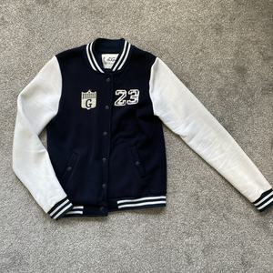 Corps en laine et cuir personnalisés, manches en cuir, vente en gros de logos brodés personnalisés, vestes Letterman à motif patchwork pour hommes et femmes - Product Image 4