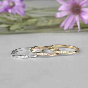 แหวนโมอิสซาไนต์ทรงกลมประณีต ดีไซน์เก๋ วงแหวนสแตนเลสชุบทอง สำหรับทุกโอกาส - Product Image 3